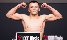 Казахстанец из UFC после нокдауна Нурмагомедова получил в соперники «Супермена» 