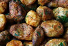 Нужно ли отваривать картофель перед запеканием