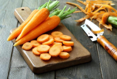 Нужно ли чистить морковь или можно просто вымыть