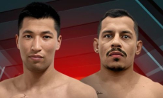 Казахстанский боец получил поединок с бразильцем