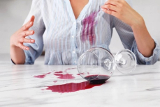 Раскрыты простые способы удалить пятна от вина — на химчистке можно сэкономить