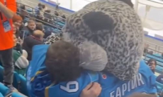 Ситуация с болельщиком «Барыса» вызвала резкую реакцию за рубежом