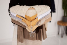 Можно ли хранить свитер на вешалке