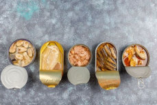 Названы самые плохие консервы. Многие их едят каждый день