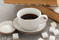 Почему пить кофе с сахаром далеко не так вредно