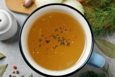 Нужно ли сливать «первую воду» при варке мяса