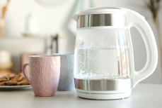 Почему надо сыпать рис в чайник