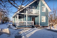 Сайдинг отжил свой век. Умные хозяева перешли на материал покрепче — не трескается, «дышит» и выглядит богато