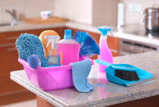 Опаснее разбитого градусника. Эти два средства для уборки смешивать запрещено — грозит тяжелой формой отравления 