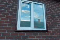 Пластиковые окна — это вчерашний день. Строители давно выбирают другие материалы — держат тепло и служат до 50 лет