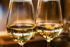 Можно ли хранить вино в пластиковых бутылках