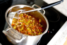 Нужно ли закрывать крышку во время варки супа