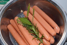 Нужно ли мыть сосиски