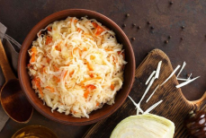 Нужно ли доливать рассол в квашеную капусту