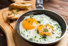 Можно ли яйцами с жидким желтком отравиться