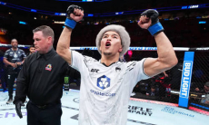 В команде Асу Алмабаева назвали ключи к победе в главном бою UFC