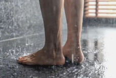 Почему нельзя писать в душе