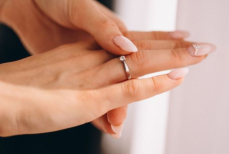 Нужно ли снимать кольцо перед тем, как ложиться спать? Об этом мало кто знает