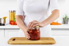 Нужно ли переворачивать банки с консервацией