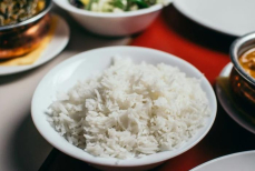 Что будет, если ежедневно есть только рис. Врач провел шестимесячный эксперимент — чем закончилось