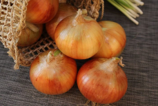 Почему надо замораживать лук