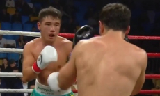 Казахстанский дебютант нанес боксеру из России первое поражение за шесть лет