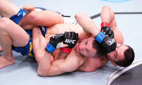 Казахстанца предупредили об опасности перед поединком в UFC