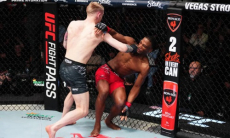 Обидчика казахстанца в UFC жестоко нокаутировали в первом раунде. Видео