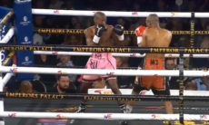 Быстрым нокаутом обернулся бой двух чемпионов мира. Видео