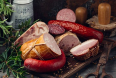 Этот вид мяса надо избегать всеми способами. Продается в каждом магазине