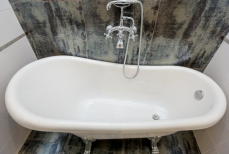 За две минуты отбелили ванну. Без щетки и без губки — спина не отваливается