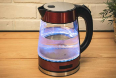 Нужно ли выключать чайник из розетки