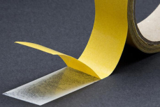 Зачем наклеивать скотч на пластиковую карту. Полезный лайфхак для всех владельцев