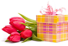 Выбираем лучший подарок для мамы на 8 Марта — 20 идей на любой бюджет