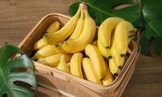 Они не темнеют после снятия кожуры. Британские учёные удивили новым сортом бананов