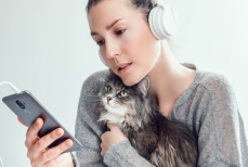 Как смартфоны влияют на нашу красоту. Техношея и преждевременное старение кожи