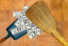 Подметаю только в эти дни. По бабушкиным приметам — притягиваю достаток