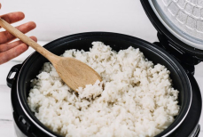 Надо ли закрывать крышку кастрюли во время варки риса