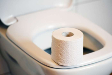 Забьются все трубы — что нельзя выбрасывать в унитаз и сливать в раковину