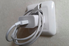 Нужно ли вынимать зарядное устройство из розетки, если ничего не заряжается