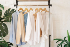 В моду входят сочные оттенки. Названы самые трендовые оттенки в одежде весной 2025 года