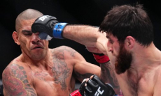 Магомеда Анкалаева «лишили» победы в бою за титул чемпиона UFC