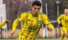 Футболист сборной Казахстана мастерски забил гол гранду из Европы. Видео