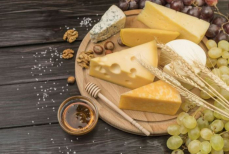 Можно ли замораживать сыр — сколько времени хранится продукт в холодильнике