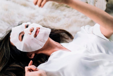 Косметолог рассказала, как казахстанкам сохранить молодость в домашних условиях