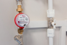 Счетчик крутится, краны закрыты. Эксперт по ЖКХ рассказал о «невидимых» утечках