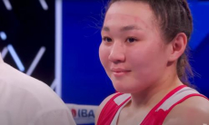 Казашка оформила нокаут за полторы минуты на чемпионате мира-2025 по боксу. Видео
