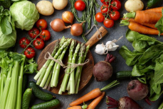 Медики назвали самый полезный весенний овощ — восстановит работу почек и сердца