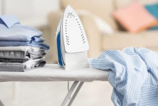 Самая простая очистка утюга — просто заклеила скотч утюгом и грязи как не бывало