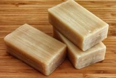 Можно ли мыть сковороду хозяйственным мылом